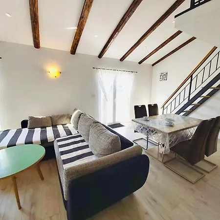Apartament In With Sea View, Balcony, Air Conditioning, Wifi 4325-1 *